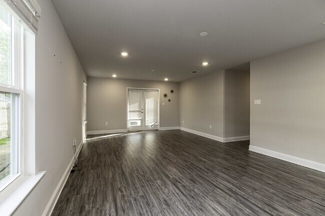 Building Photo - "Spacious 4 Bed, 2 Bath Home in Biloxi, MS - A Must-See Rental Property!"