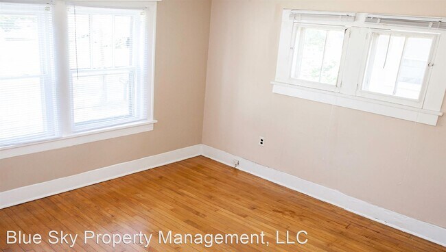 Building Photo - 4 br, 1 bath House - 400 N. Reserve St.