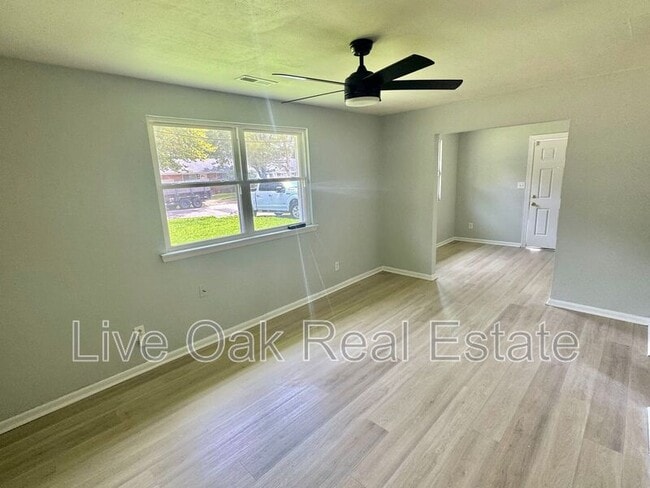 Building Photo - 314 Woodview Ave