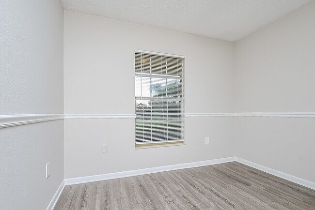 Building Photo - 3412 Groveview Dr