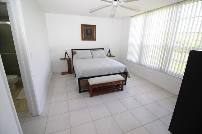 Building Photo - 3151 S Palm Aire Dr