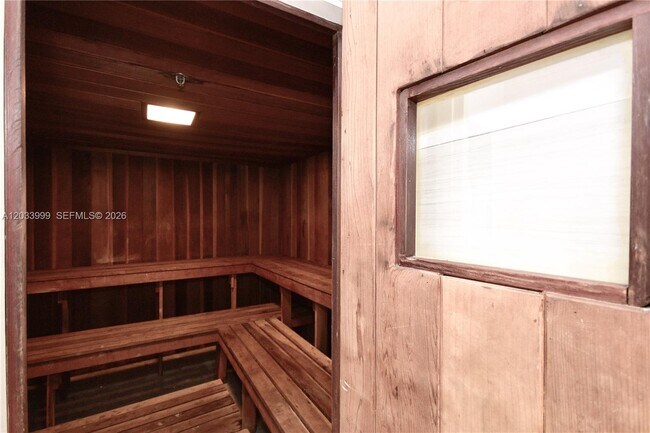 Building Photo - 20505 E Country Club Dr
