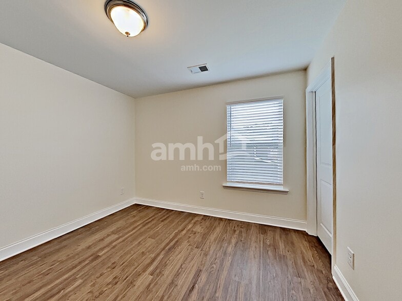 Building Photo - 254 Lake St