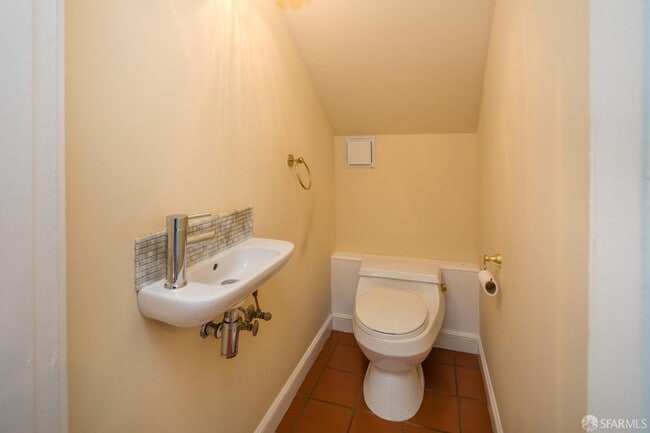 Building Photo - 2627 Hale Dr