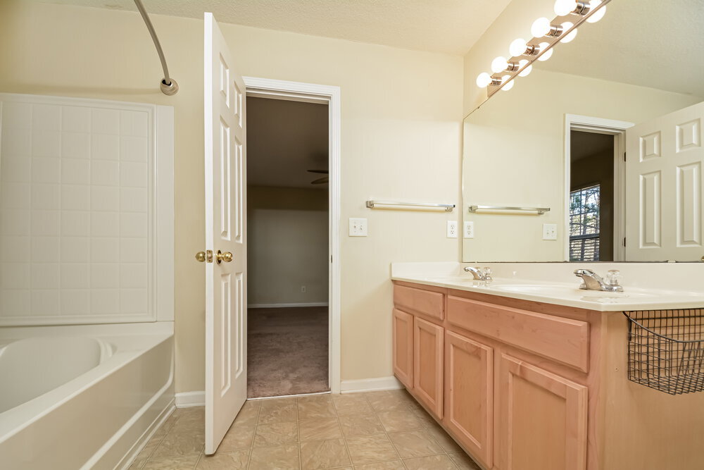 Building Photo - 57 Valleyfield Dr