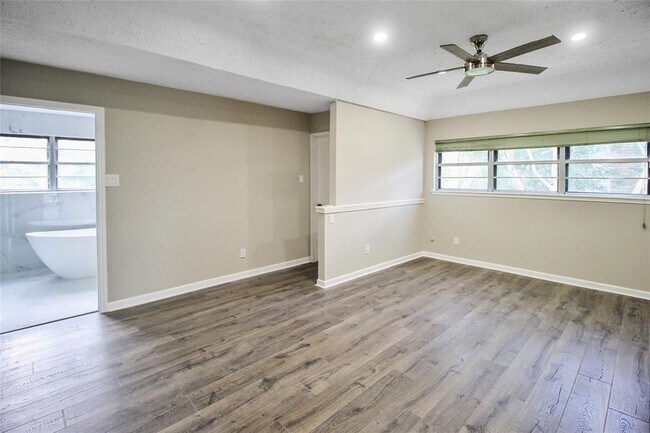 Building Photo - 15102 Torry Pines Rd