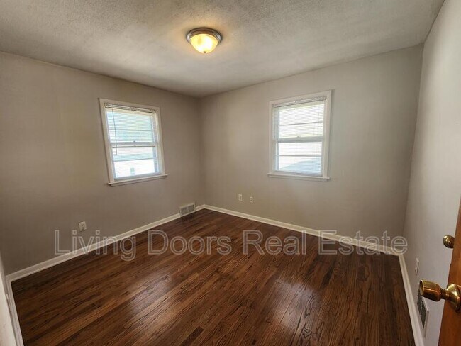 Building Photo - 3701 Lewis Ave