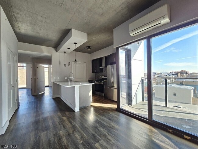 Building Photo - 58-60 Elm Street Unit 601