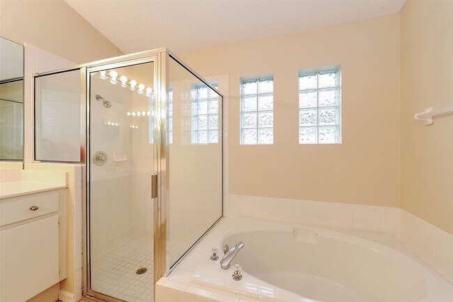 Building Photo - 3993 Jenita Dr