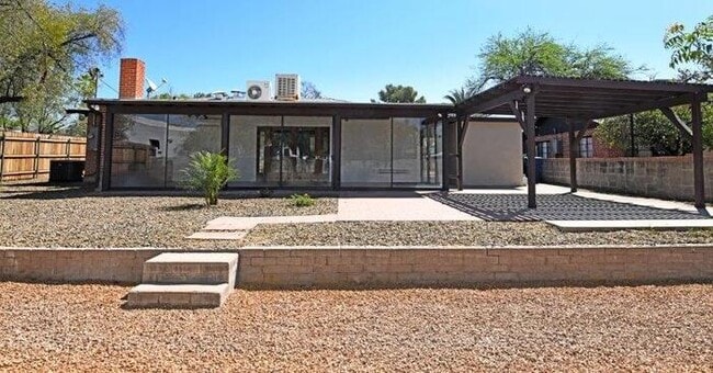 Building Photo - Charming Sam Hughes Brick Home with large ...