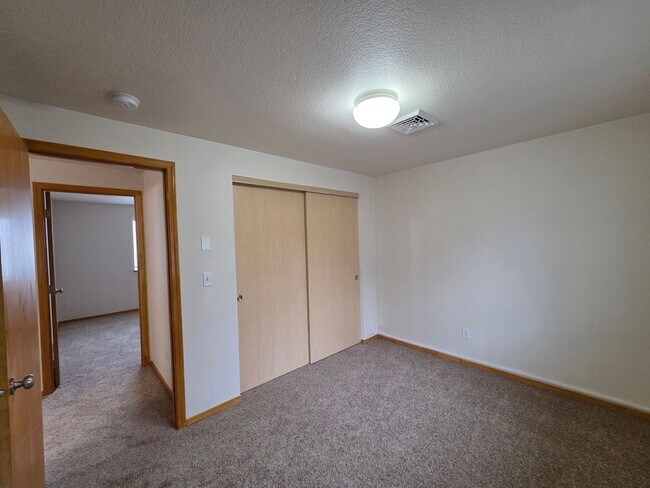 Building Photo - s2980