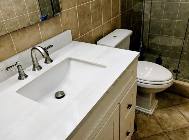 Building Photo - 2030 S Ocean Dr