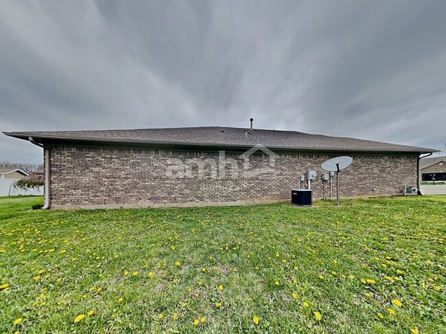 Building Photo - 2160 Schwinn Ave