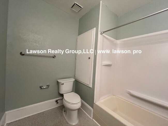 Building Photo - 928 2nd St SW
