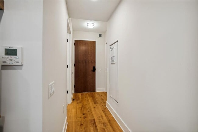 Building Photo - Fabulous 1 Bed/1 Bath condo at The Avidian...