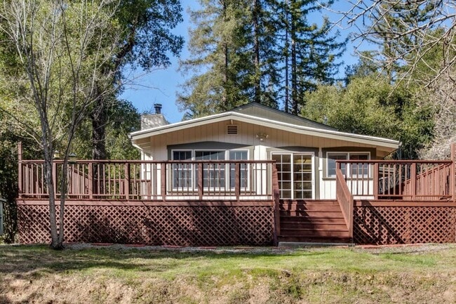 Building Photo - Mountain Living / Easy Commute Location