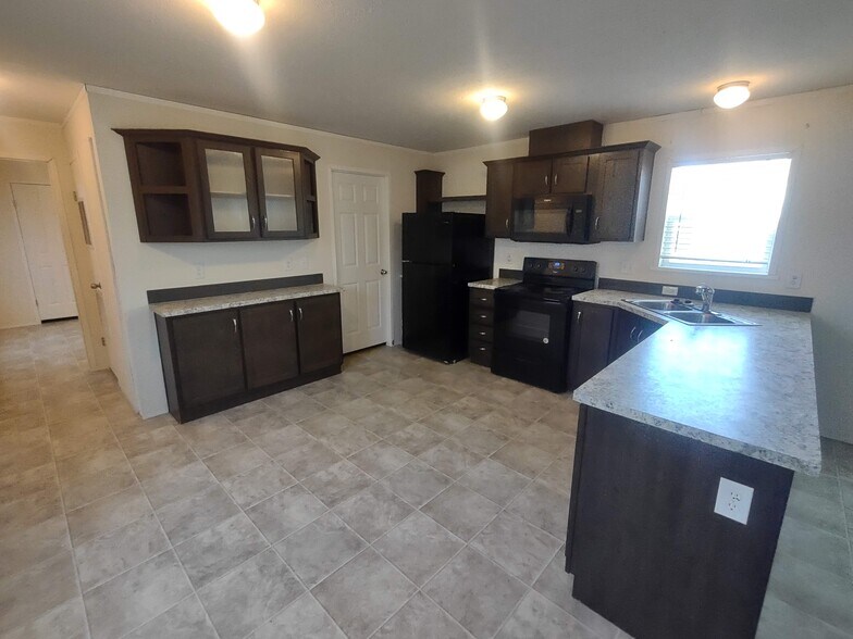 Building Photo - 2304 Wellington Green Dr