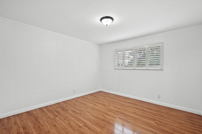 Building Photo - Beautifully Renovated 3BR/2BA Single-Story...