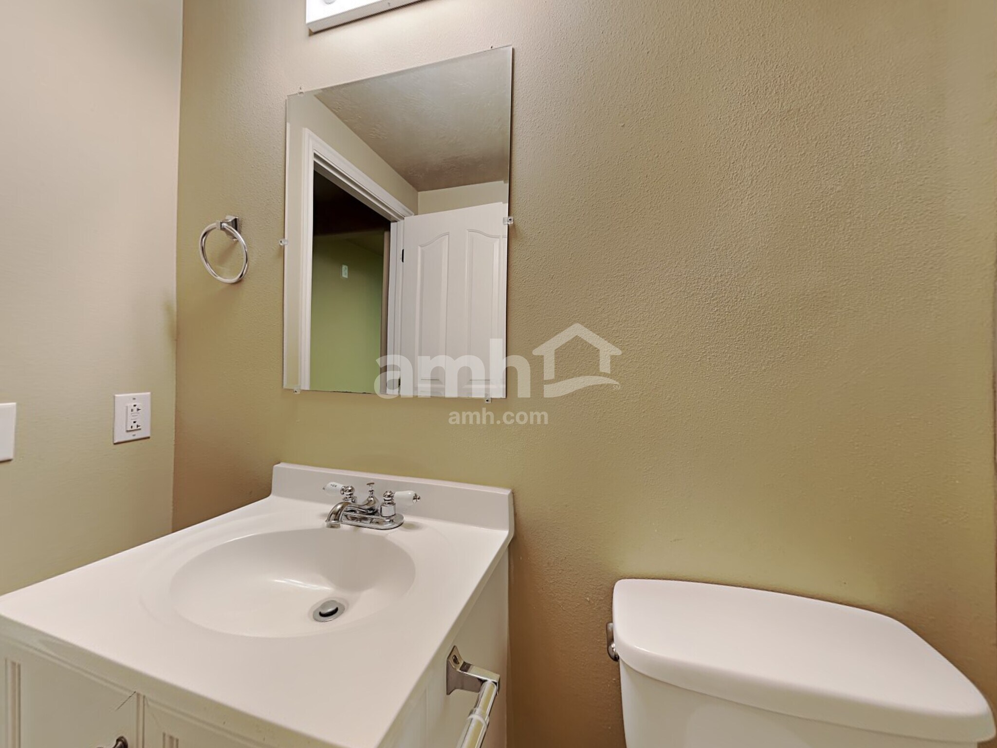 Building Photo - 4482 Heritage Dr