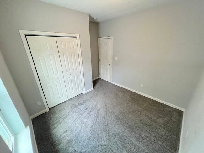 Building Photo - COME MEET YOUR NEW HOME! BRAND NEW & UPDATED!