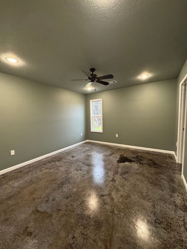 Building Photo - Brand New 3 Bed / 2 Bath In Trumann Available Now!