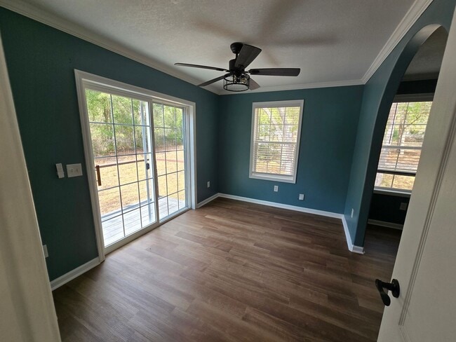 Building Photo - 5527 Lassen St