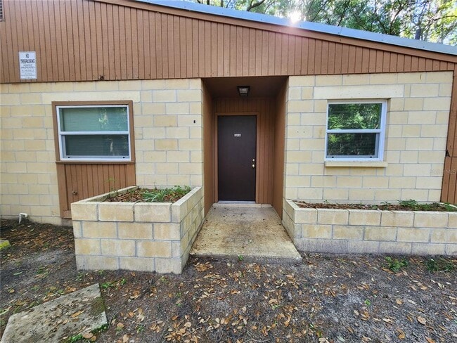 Building Photo - 208 NE 7th Pl