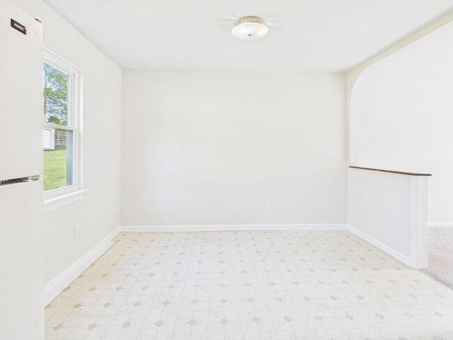 Building Photo - 2336 Sara Ln