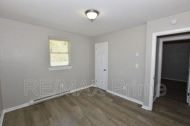 Building Photo - 7923 Thompson Rd