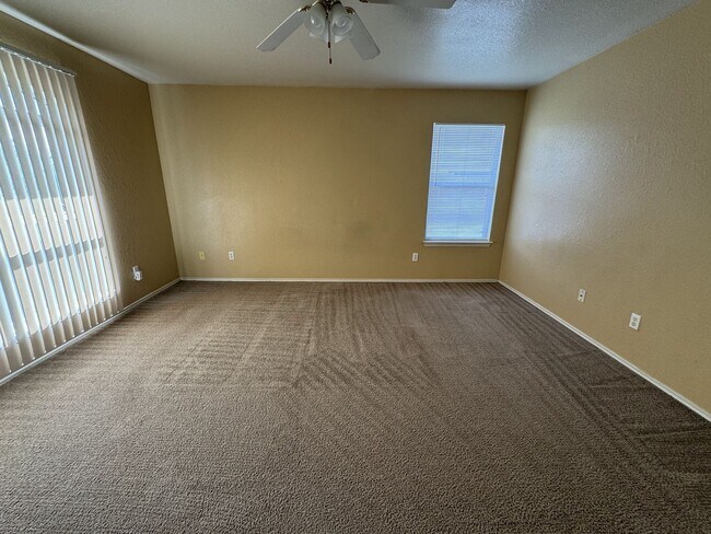 Building Photo - 1312 Saddle Dr