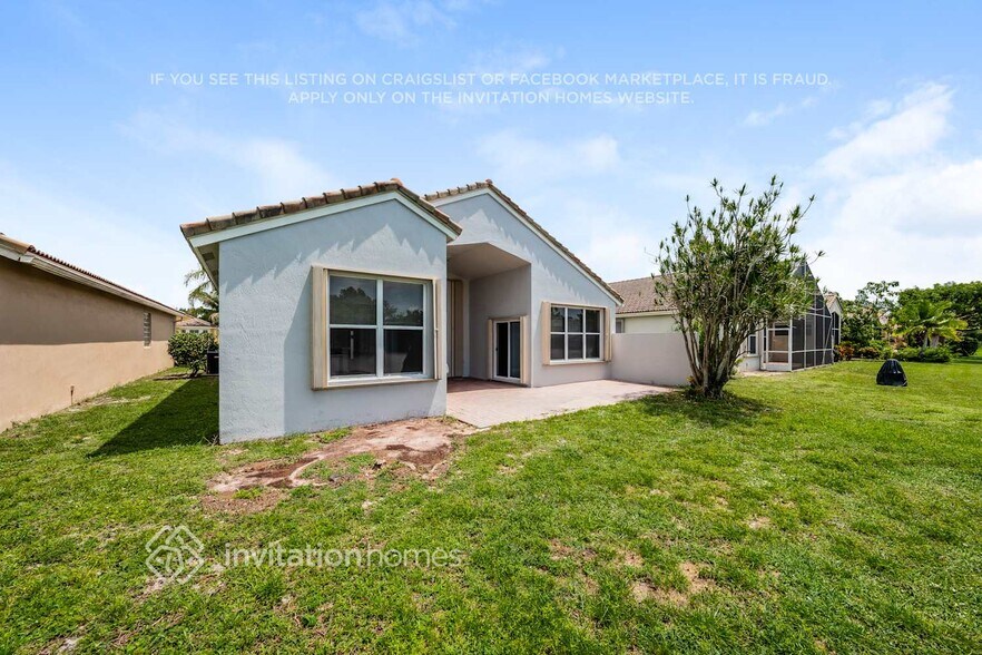 Building Photo - 9496 Lago Dr