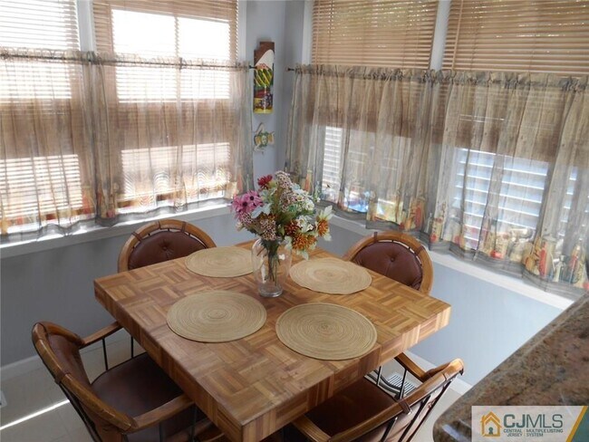 Building Photo - 62 Buttonwood Dr