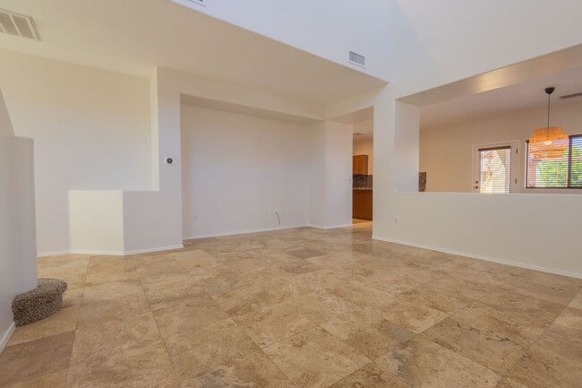 Building Photo - 4 Bedroom 3 Bathroom