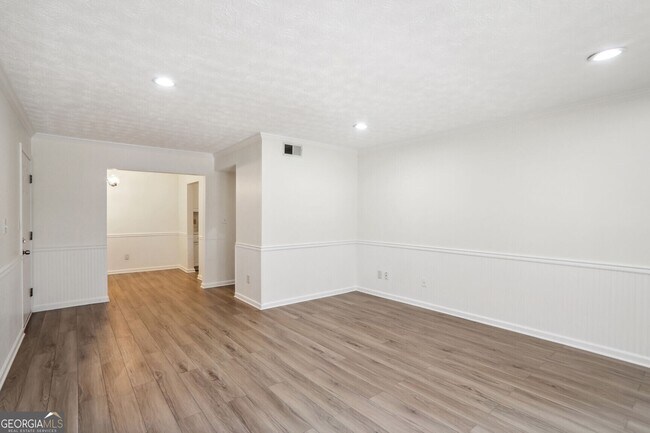 Building Photo - 3707 Essex Ave