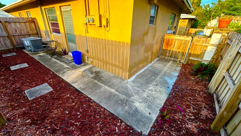 Building Photo - 1035 - 1037-1037 NE 32nd St