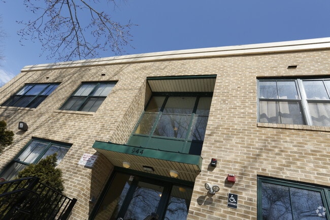 Building Photo - 944 Riverside Ave