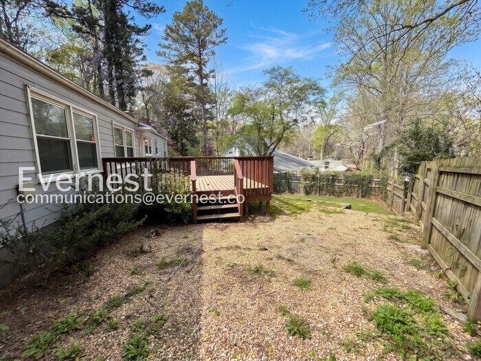 Building Photo - 1345 Twin Oaks Cir SE
