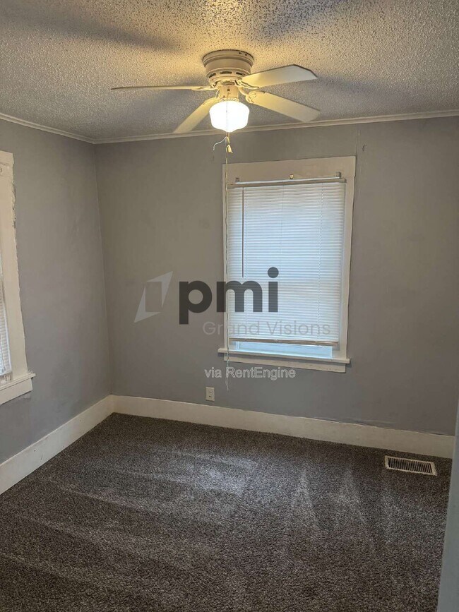 Building Photo - 1704 N Gulick Ave