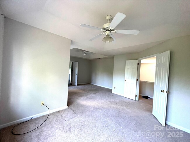 Building Photo - 7608 Henderson Park Rd