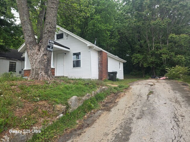 Building Photo - Single Family Home - Now available!