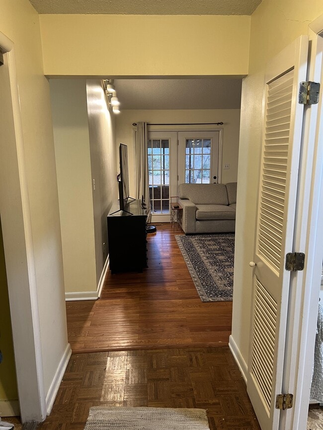 Building Photo - 1837 W Ora Dr