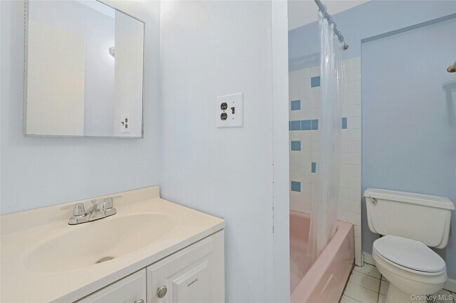 Building Photo - 105 S Broadway