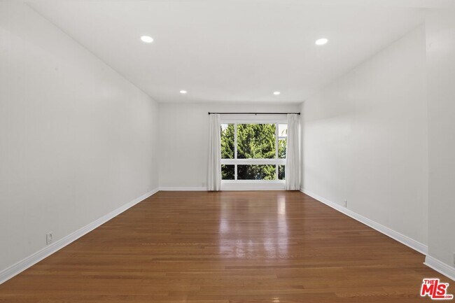 Building Photo - 3200 S Sepulveda Blvd