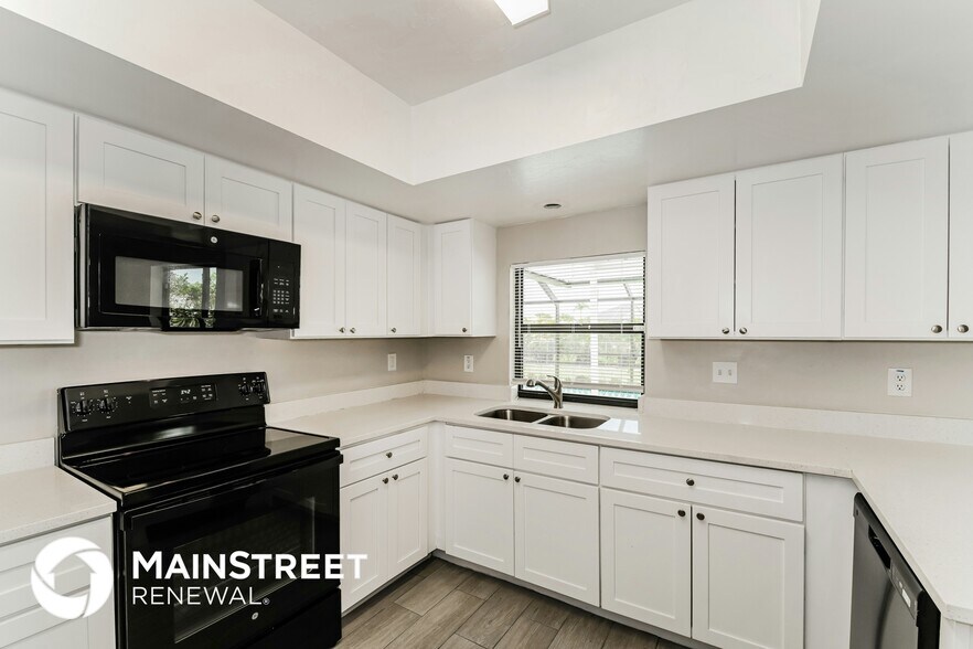 Building Photo - 3604 SW 6th Ave