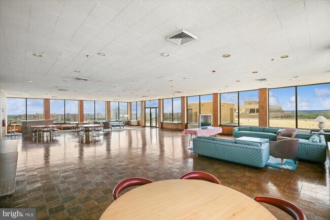 Building Photo - 3709 S George Mason Dr