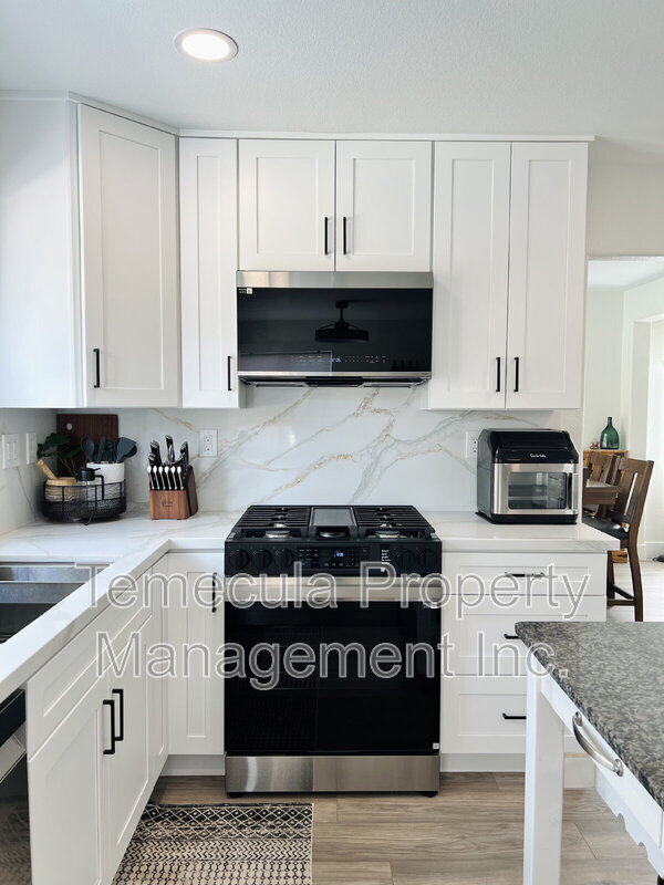 Building Photo - 40536 New Town Dr