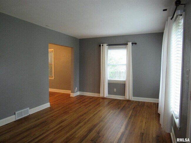 Building Photo - 1126 W Lombard St