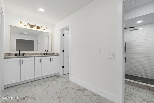 Building Photo - 5477 Brightwater Ln