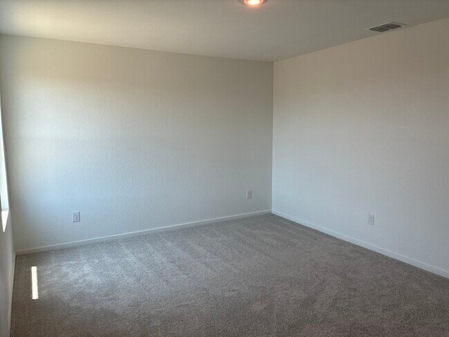 Building Photo - Charming 4 beds 2 baths in San Antonio!