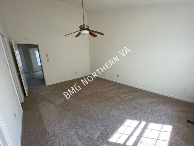 Building Photo - 865 Tall Oaks Square